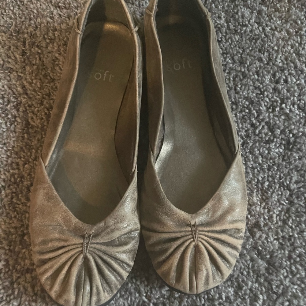 Women’s Clark’s 7.5 cushion soft.